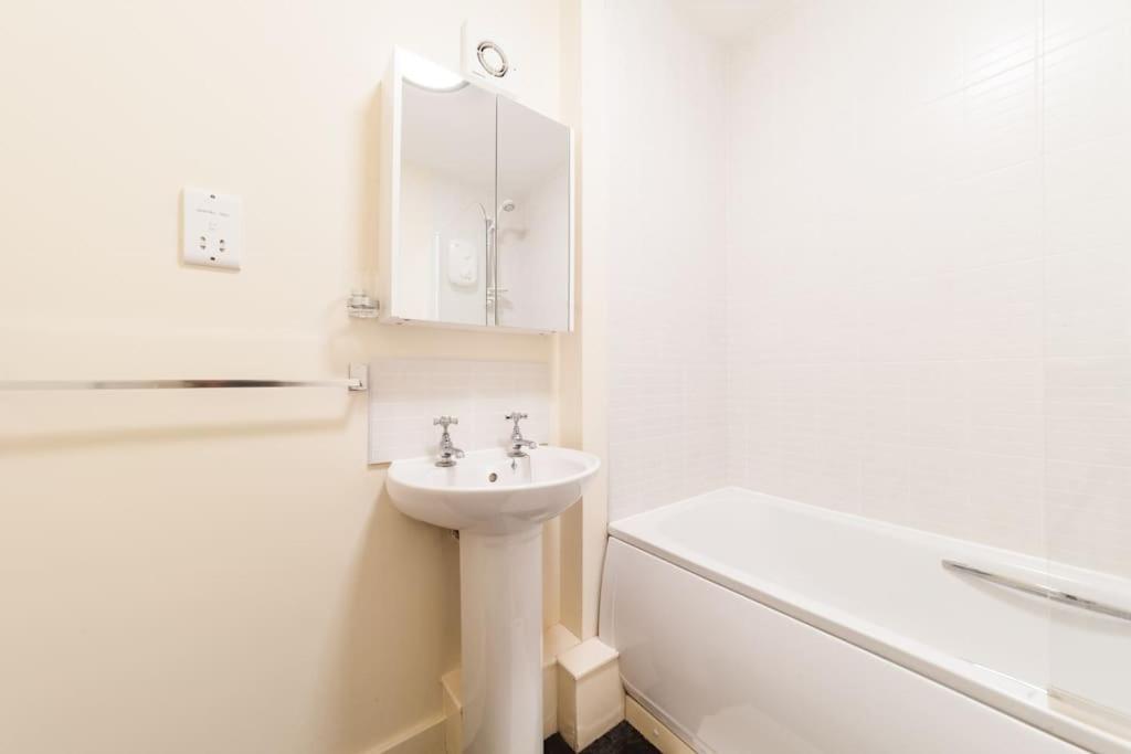 Fusilier Apartment Wrexham City Eksteriør bilde